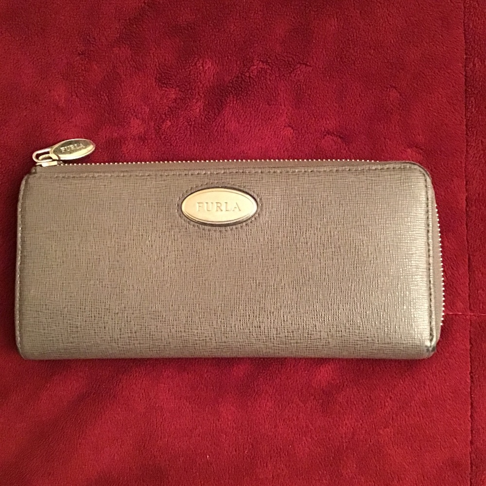 Furla Wallet Zip Closure